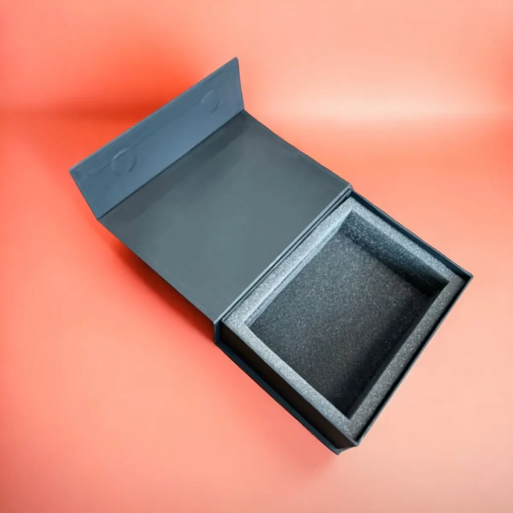 customized-magnetic-closure-rigid-boxes-1024x1024-1.webp