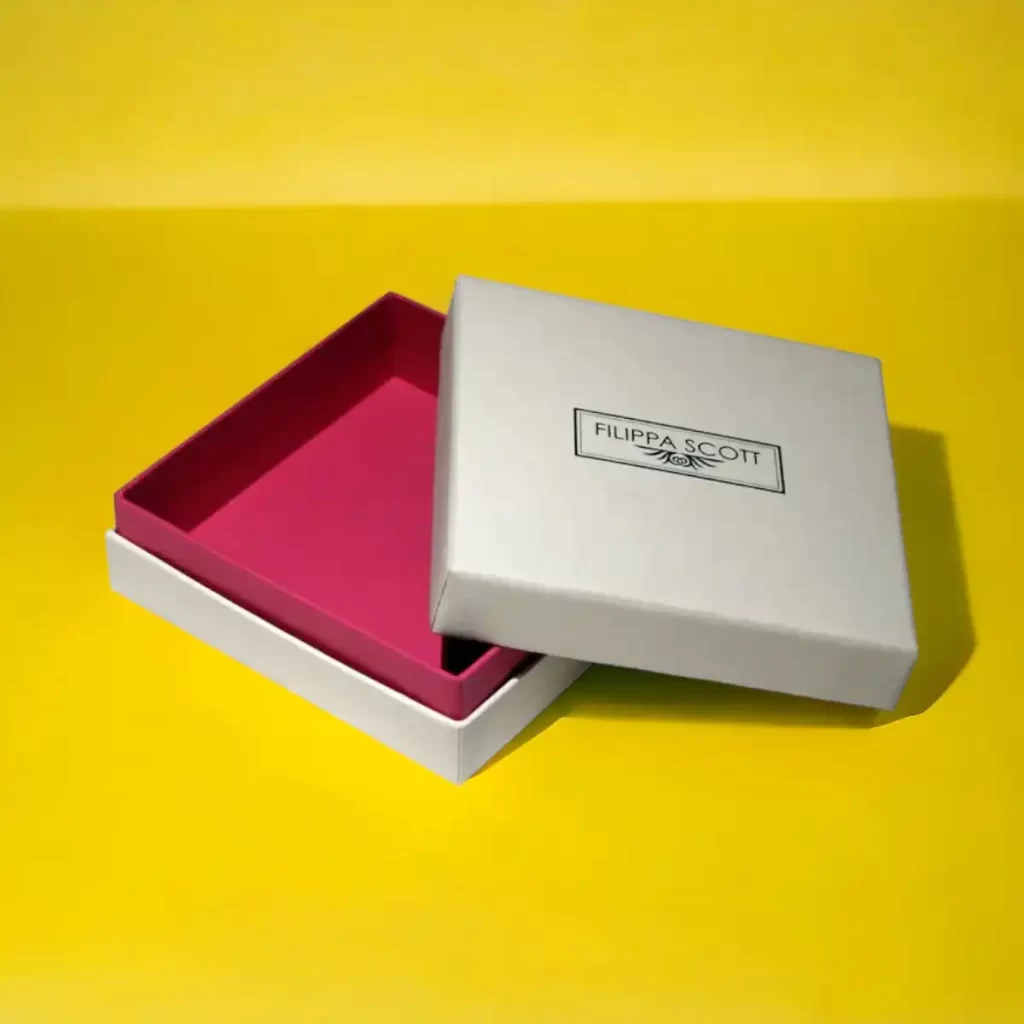 shoulder-rigid-boxes-at-wholesale-with-logo-1024x1024.webp